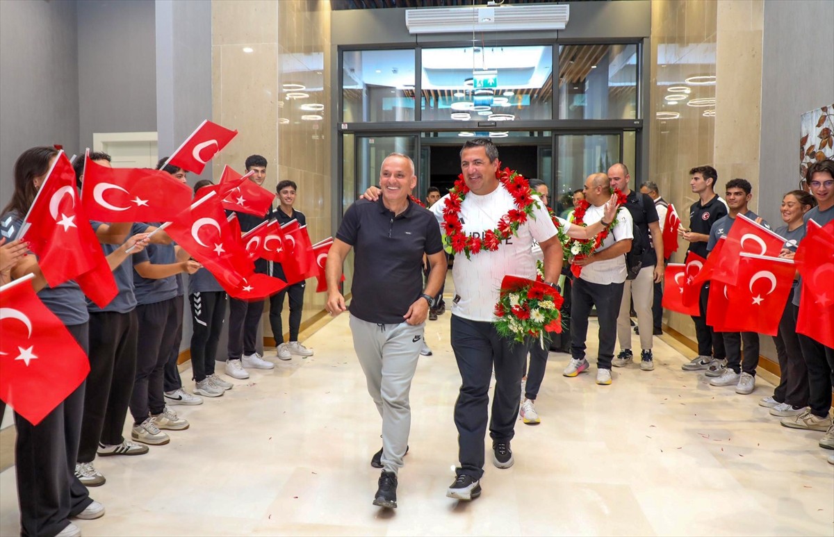 Paris 2024 Olimpiyat Oyunlarında mücadele eden Okçuluk Milli Takımı teknik ekibi ve antrenörleri...