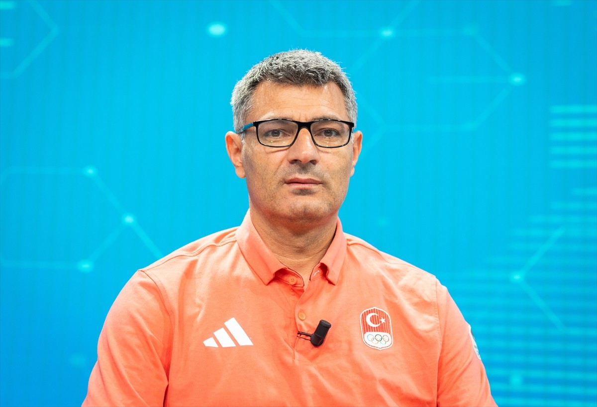 Paris 2024 Olimpiyatları'nda karışık takım 10 metre havalı tabanca kategorisinde gümüş madalya...