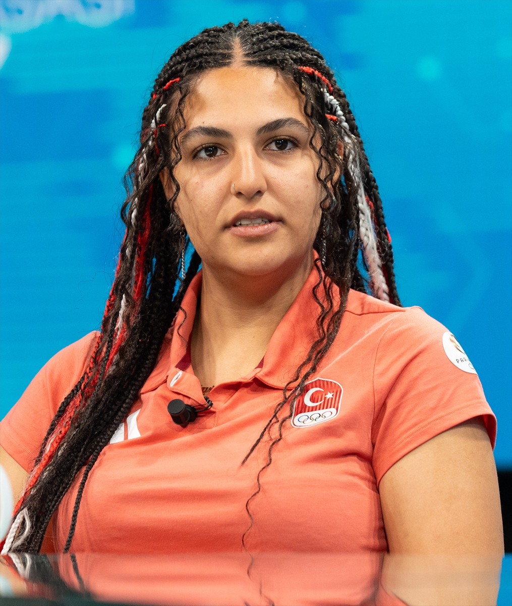 Paris 2024 Olimpiyatları'nda karışık takım 10 metre havalı tabanca kategorisinde gümüş madalya...