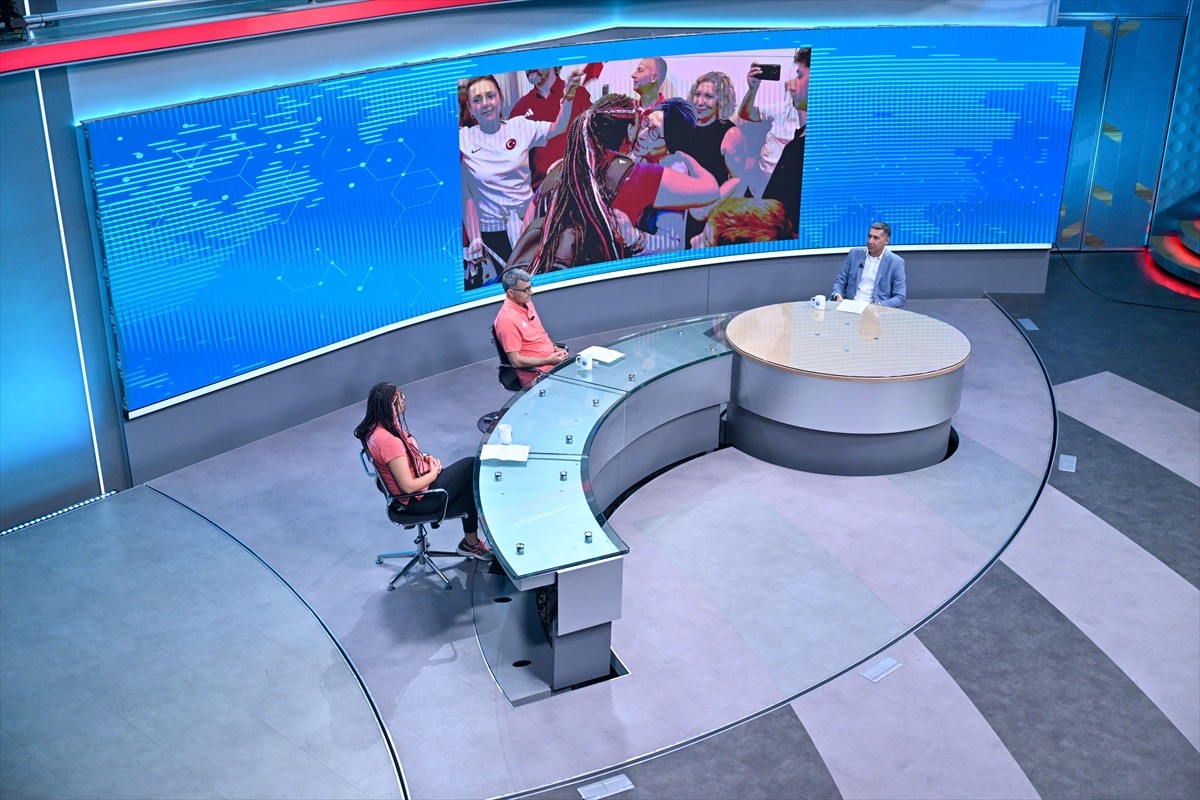 Paris 2024 Olimpiyatları'nda karışık takım 10 metre havalı tabanca kategorisinde gümüş madalya...