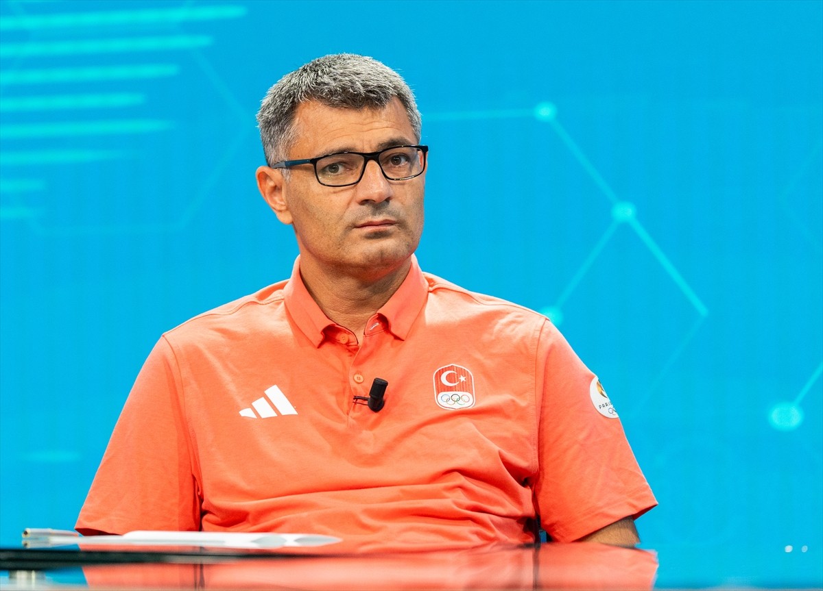 Paris 2024 Olimpiyatları'nda karışık takım 10 metre havalı tabanca kategorisinde gümüş madalya...