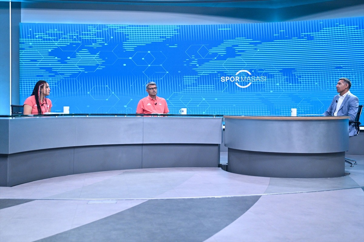 Paris 2024 Olimpiyatları'nda karışık takım 10 metre havalı tabanca kategorisinde gümüş madalya...