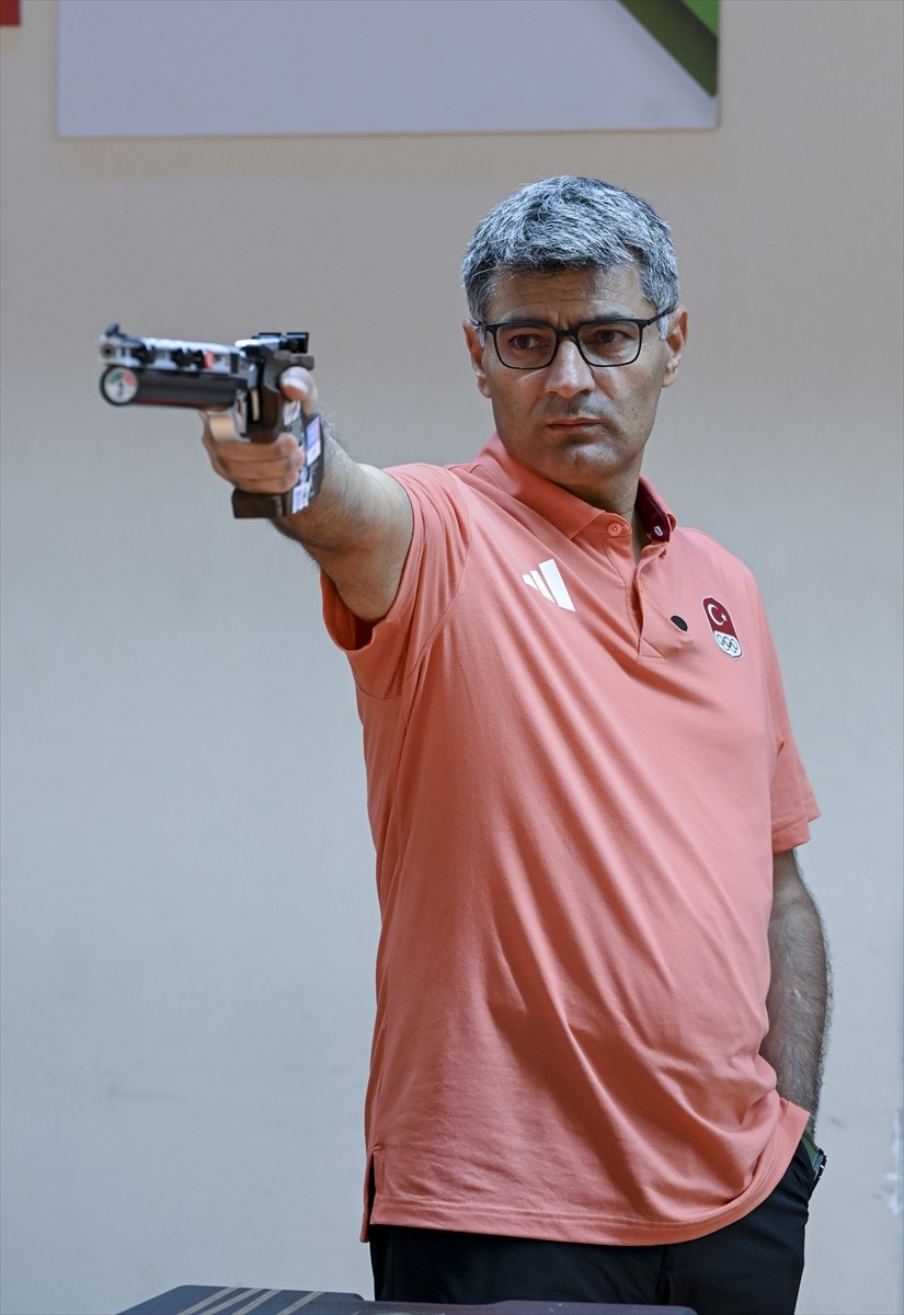 Paris 2024 Olimpiyatları'nda karışık takım 10 metre havalı tabanca kategorisinde Şevval İlayda...