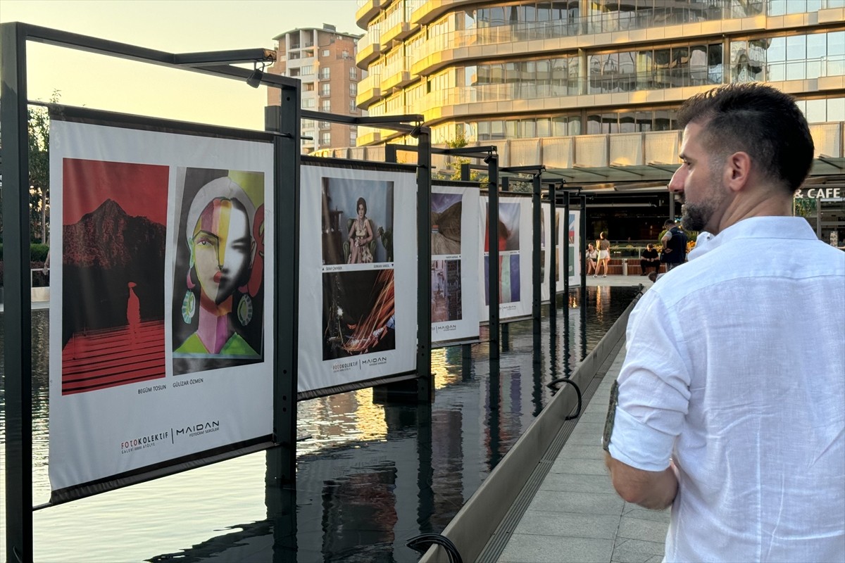 Profesyonel ve amatör fotoğrafçılardan oluşan Fotokolektif Sanat Galerisi'nin 40 üyesi, "renk"...