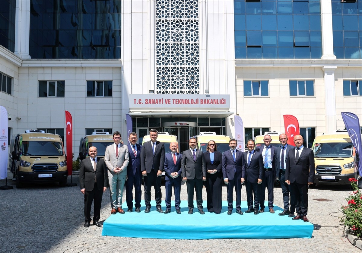 "Adıyaman'da Turizm Sektörünün Canlandırılması Projesi" kapsamında 8 elektrikli minibüsün Adıyaman...