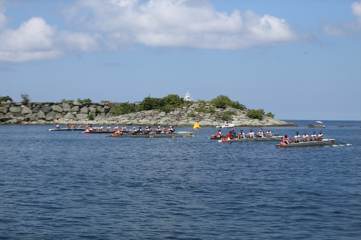 Rize'de, Türkiye Kürek Federasyonunca düzenlenen Sanmar Denizcilik Türkiye Deniz Küreği...