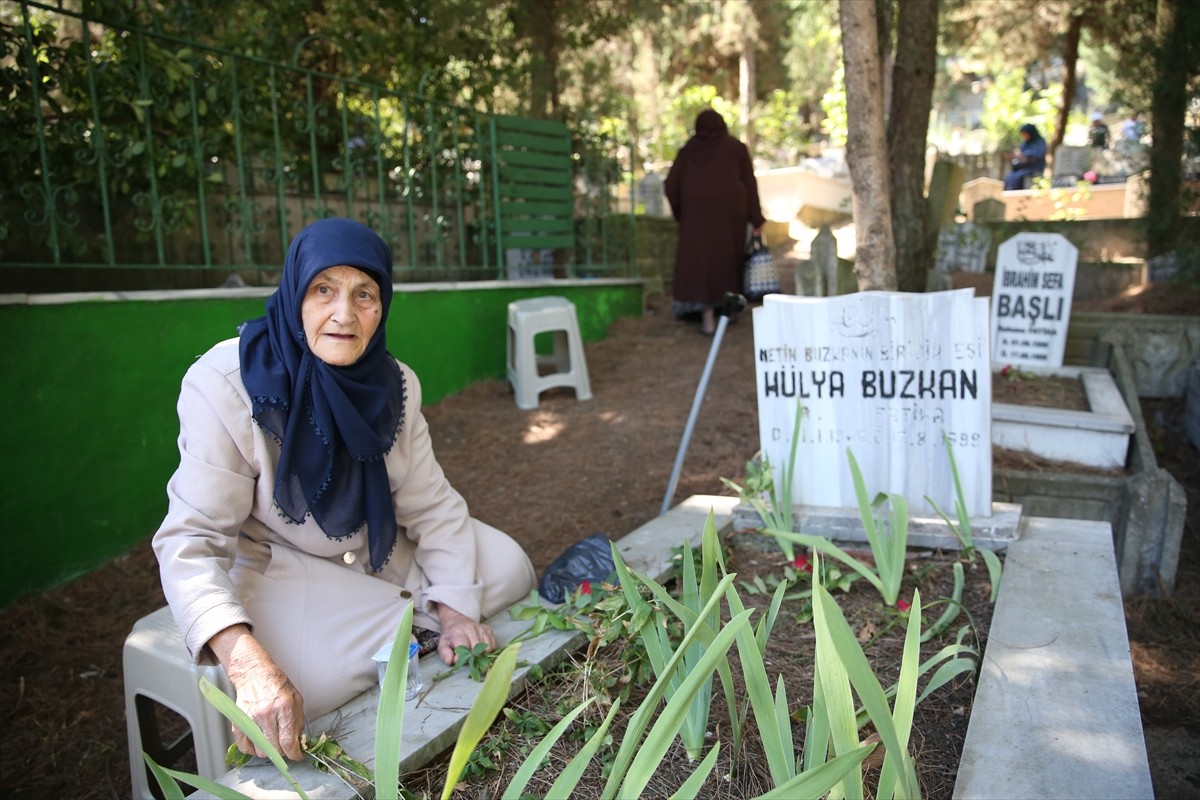 Sakarya'da 17 Ağustos 1999 Marmara Depremi'nde hayatını kaybedenler, depremin 25'inci yıl...