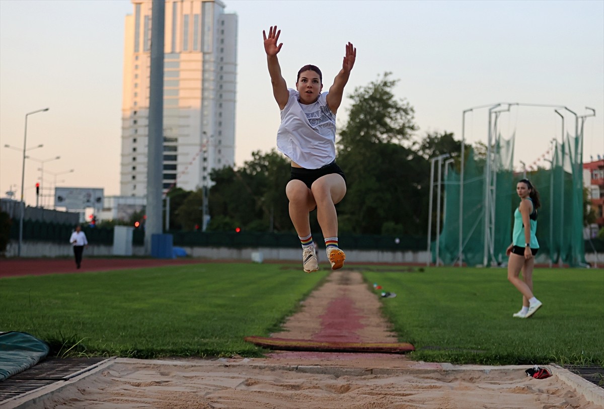Samsun'da kota alan 4 milli sporcu Türkiye'yi temsil etmek için Fransa'da düzenlenecek Paris 2024...