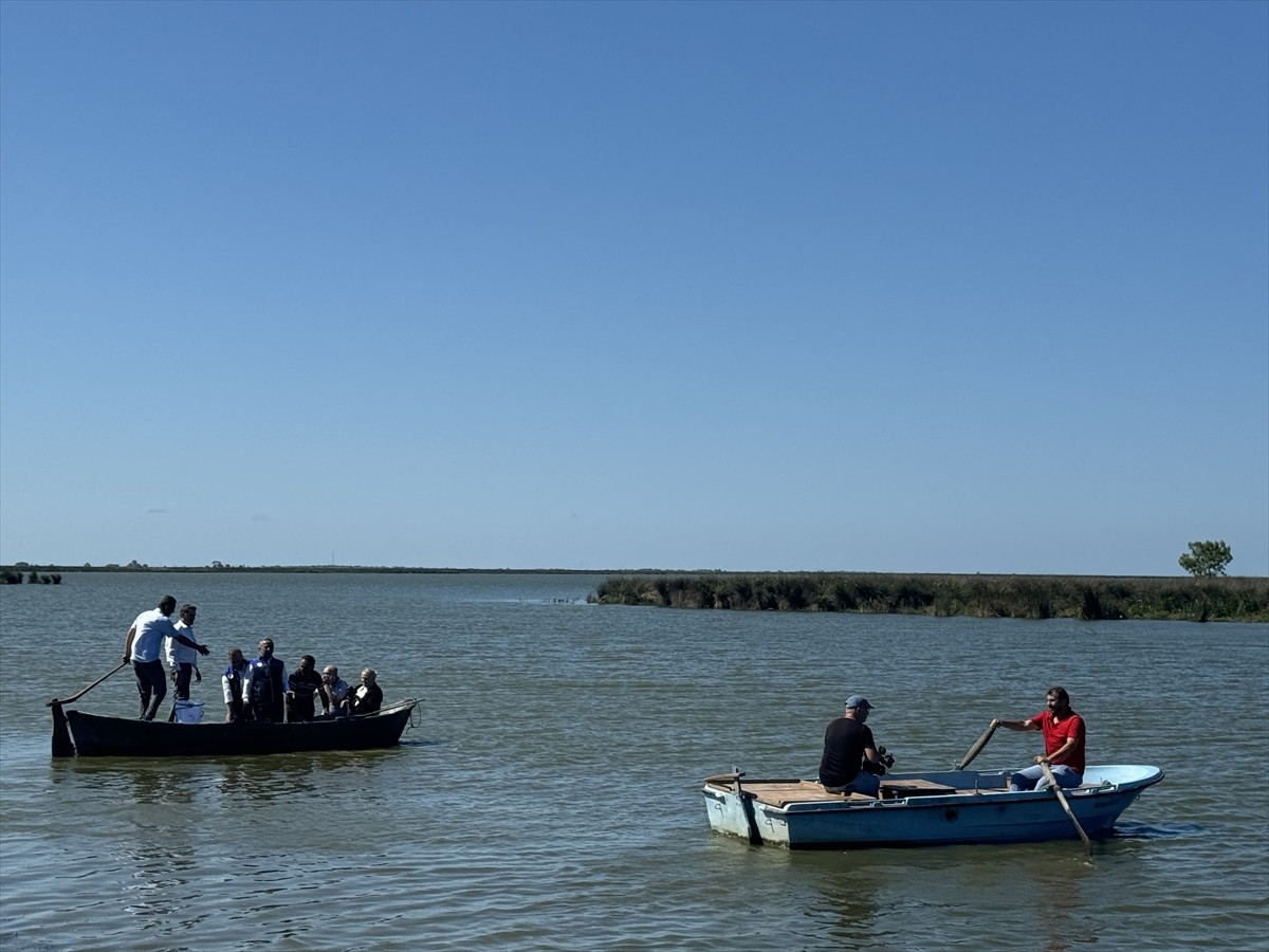 Samsun Tarım ve Orman Müdürlüğü, İç Su Kaynaklarının Balıklandırılması Projesi kapsamında göl ve...