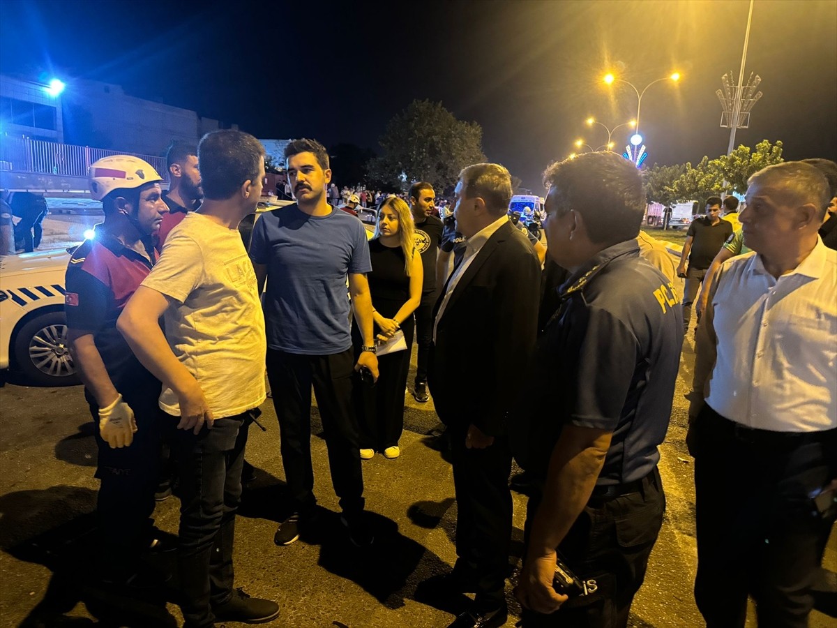 Şanlıurfa'da kontrol çıkan aracın kaldırımdaki yayalara çarpması sonucu 5 çocuk hayatını kaybetti...