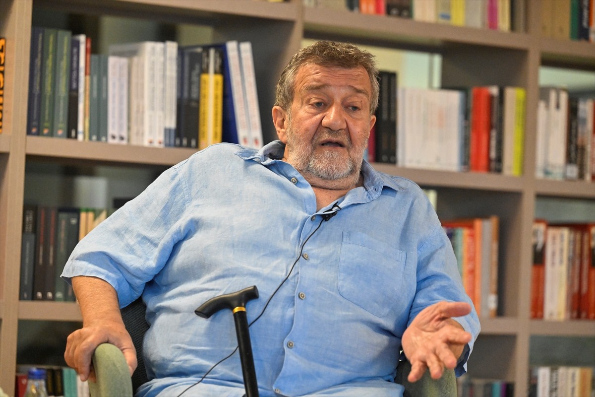 Savaş muhabiri, seyyah, belgesel film ve televizyon yapımcısı Coşkun Aral, Enstitü Sosyal'in İki...