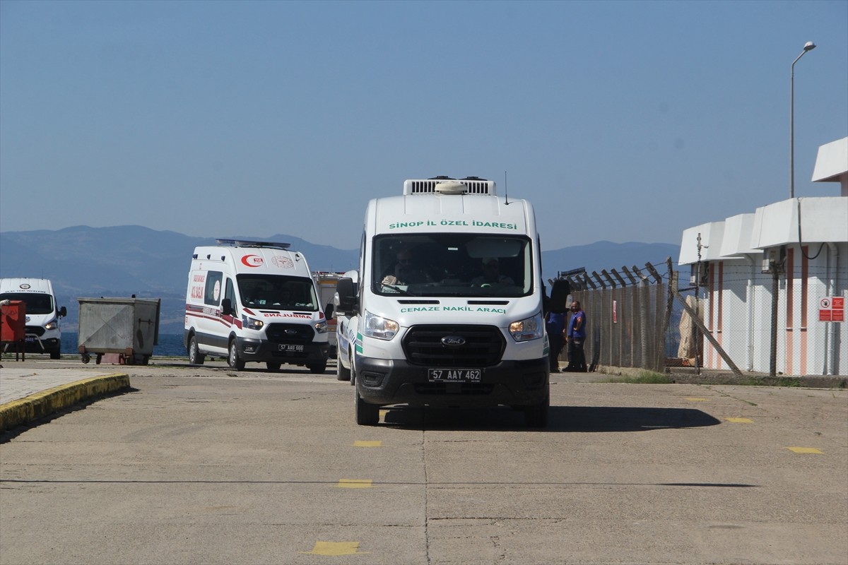 Sinop’ta ormanlık alanda çıkan yangına müdahale ederken uçurumdan düşen genç itfaiye eri hayatını...