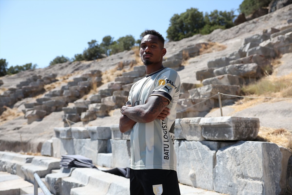 Sipay Bodrum Futbol Kulübü, yeni sezon formalarını tanıttı. "Cumhuriyet, Deniz, Doğa ve Sur"...