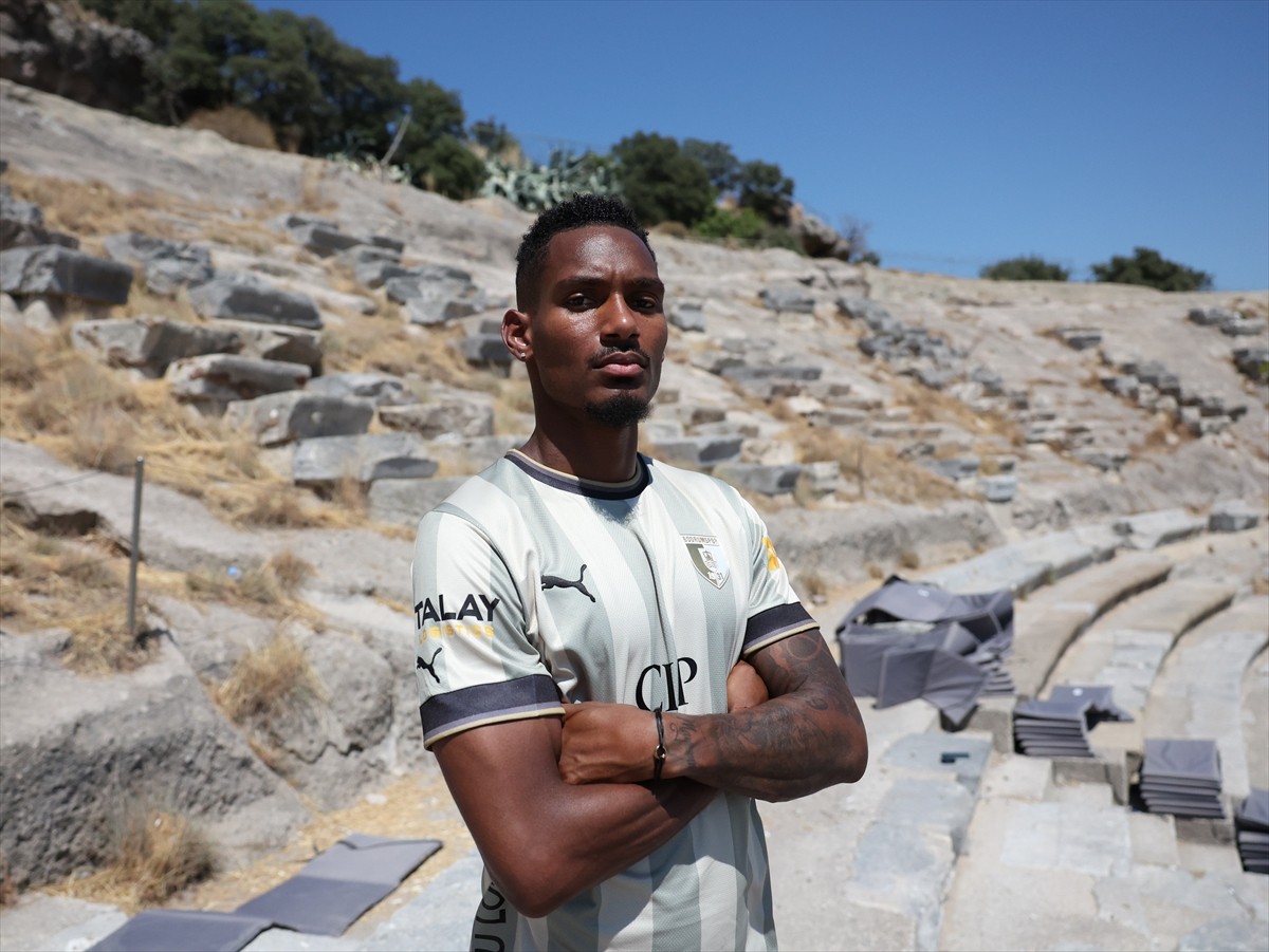 Sipay Bodrum Futbol Kulübü, yeni sezon formalarını tanıttı. "Cumhuriyet, Deniz, Doğa ve Sur"...