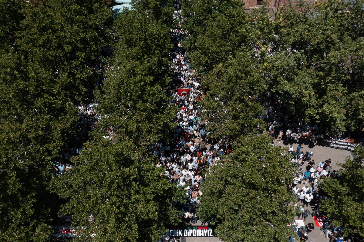 Suikasta uğrayan Hamas Siyasi Büro Başkanı İsmail Heniyye için Ankara'da gıyabi cenaze namazı...