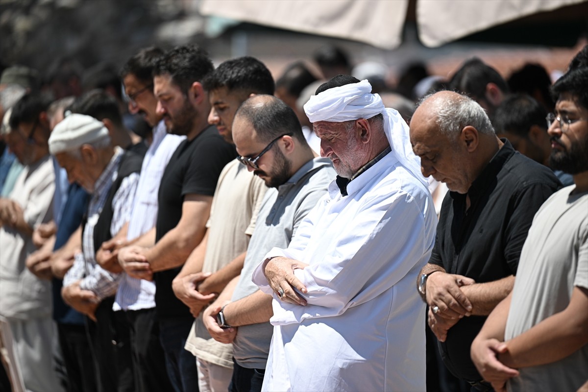 Suikasta uğrayan Hamas Siyasi Büro Başkanı İsmail Heniyye için Ankara'da gıyabi cenaze namazı...