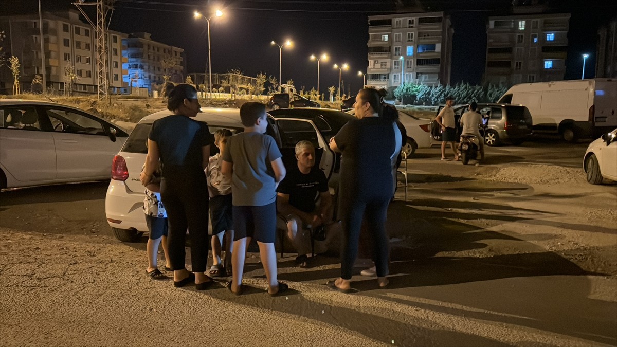 Suriye'nin Hama şehrinde 5,2 büyüklüğünde deprem meydana geldi. Kilis'te de hissedilen depremin...