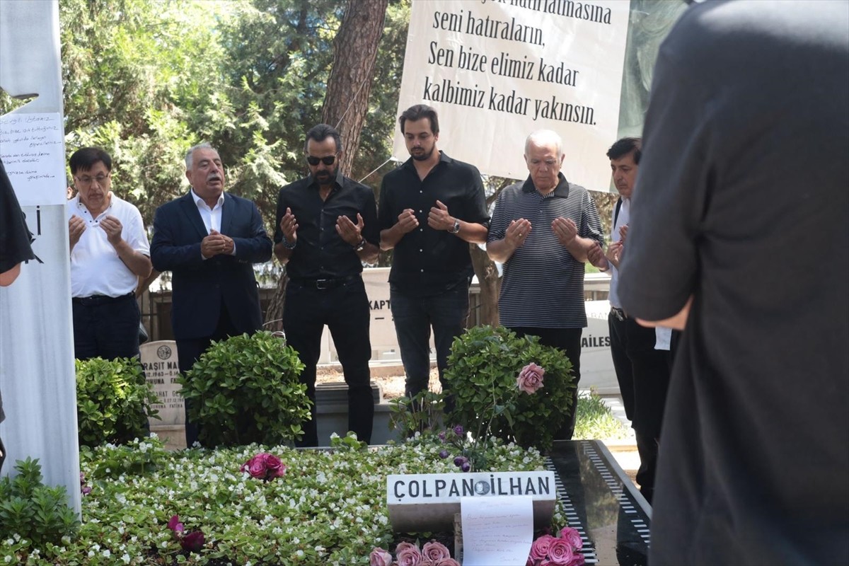 Tiyatro ve sinema oyuncusu Çolpan İlhan, 88. doğum gününde kabri başında anıldı. Zincirlikuyu...
