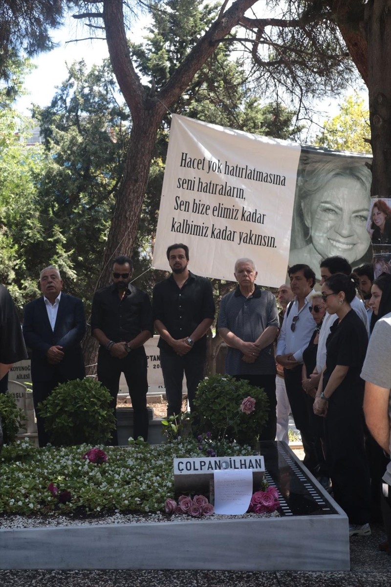 Tiyatro ve sinema oyuncusu Çolpan İlhan, 88. doğum gününde kabri başında anıldı. Zincirlikuyu...