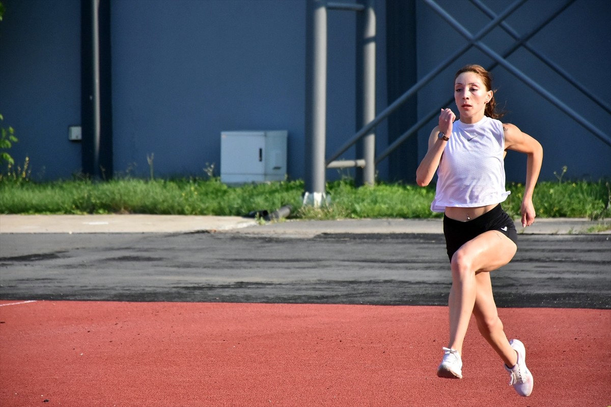 Trabzon'da iki yıl önce spor salonunda ağırlık çalıştığı sırada "180 kiloluk barın" düşmesi sonucu...