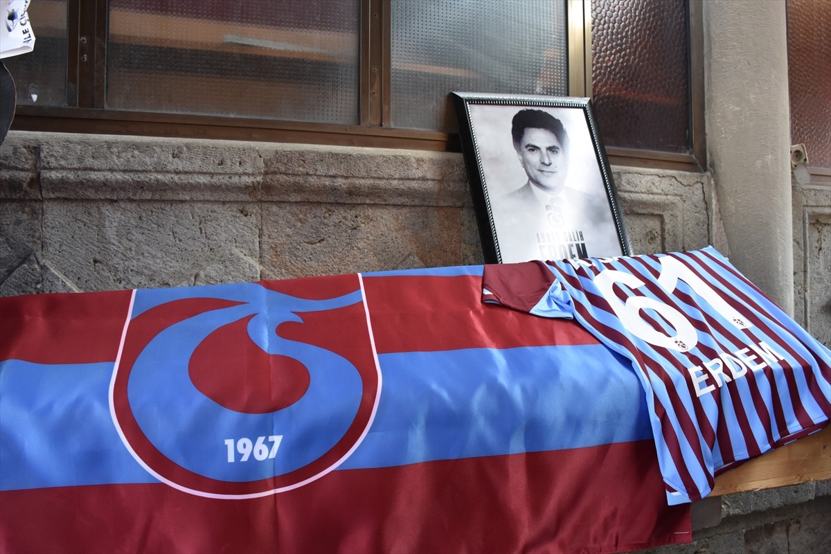 Trabzonspor Kulübünün dün yaşamını yitiren kurucu üyelerinden ve eski başkanlarından Ahmet Salih...