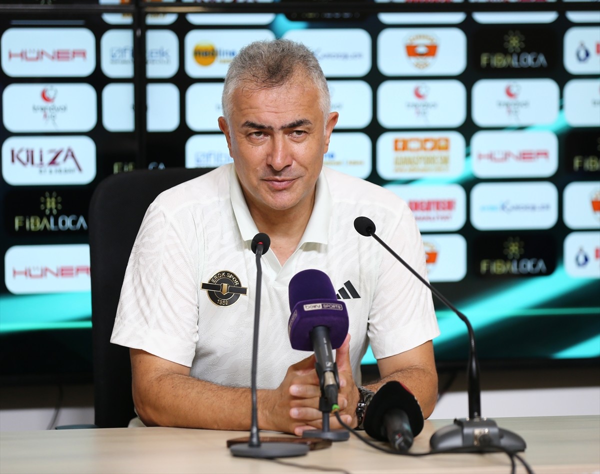 Trendyol 1. Lig'in 1. haftasında sahasında Esenler Erokspor'u 2-1 yenen Adanaspor'da yardımcı...