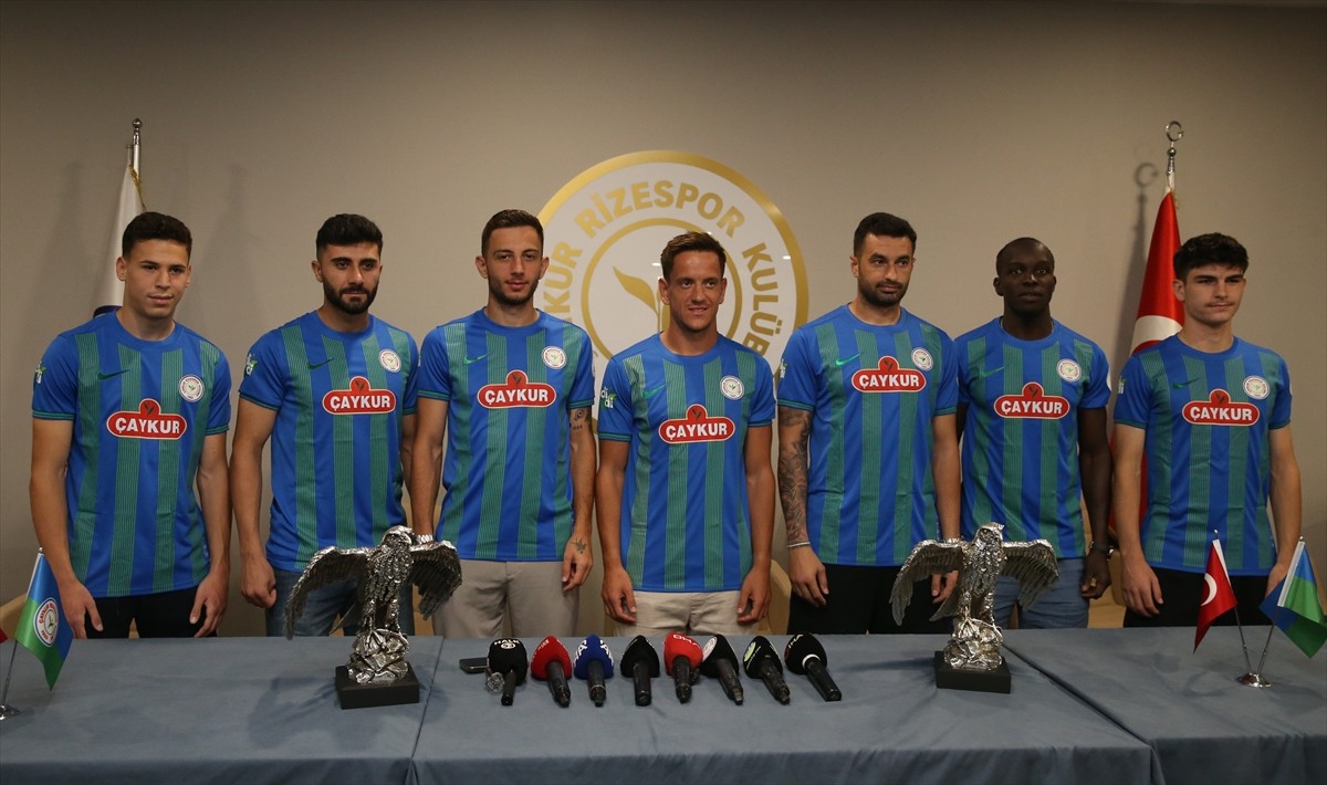 Trendyol Süper Lig ekiplerinden Çaykur Rizespor'un kadrosuna kattığı yeni transferleri Amir...