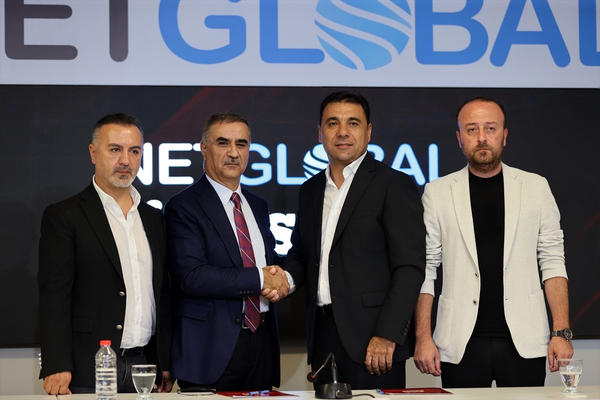 Trendyol Süper Lig ekiplerinden Sivasspor, Net Global ile isim sponsorluğu anlaşması imzaladı....