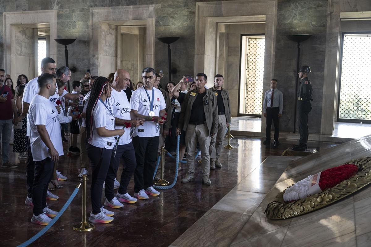 Türkiye Atıcılık Federasyonu Başkanı Gürsel Çolakoğlu ve Paris 2024 Olimpiyat Oyunları'nda...