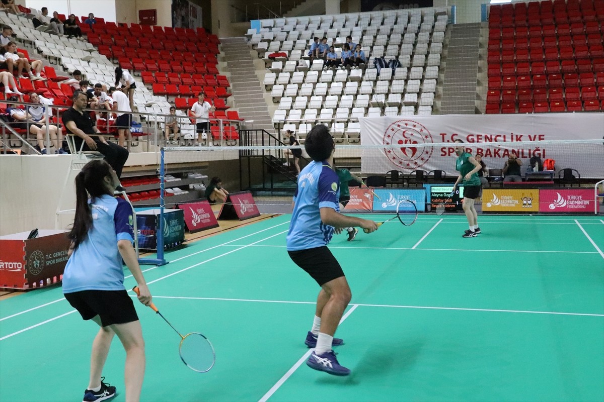 Türkiye Badminton Süper Lig ve Gelişim Ligi 4. etap müsabakaları Erzincan'da başladı.  Türkiye...