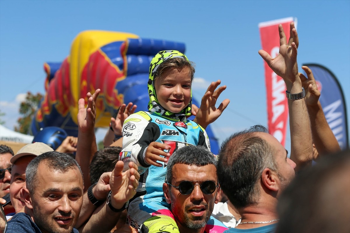 Türkiye Motosiklet Federasyonunca (TMF) Uşak'ta düzenlenen Türkiye Süpermoto Şampiyonası'nın...