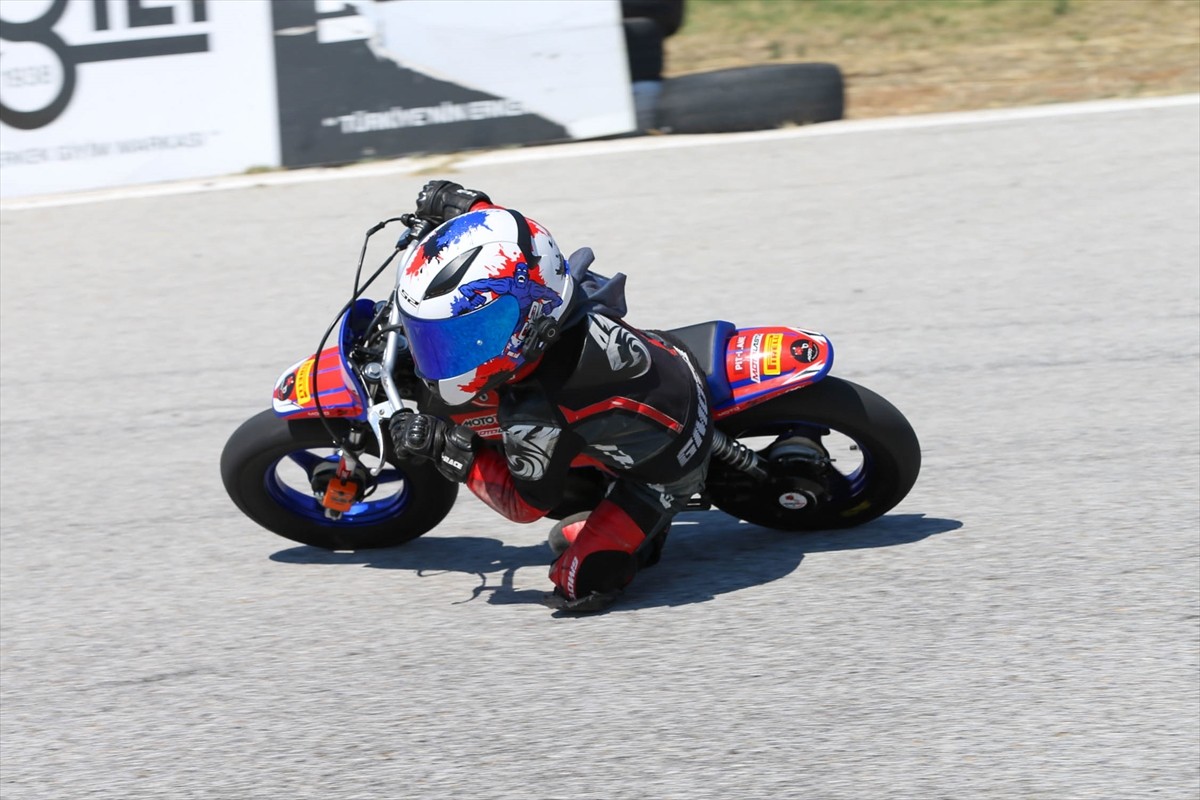 Türkiye Motosiklet Federasyonunca (TMF) Uşak'ta düzenlenen Türkiye Süpermoto Şampiyonası'nın...