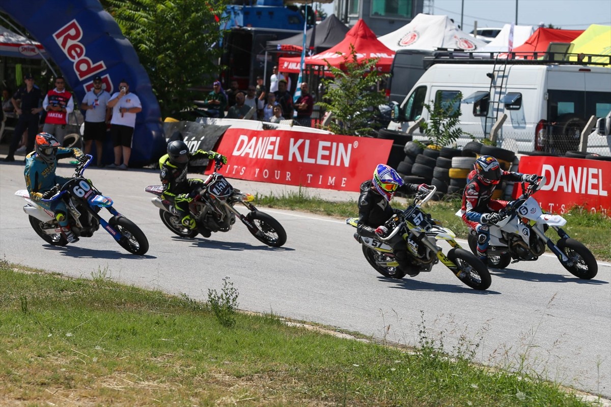 Türkiye Motosiklet Federasyonunca (TMF) Uşak'ta düzenlenen Türkiye Süpermoto Şampiyonası'nın...