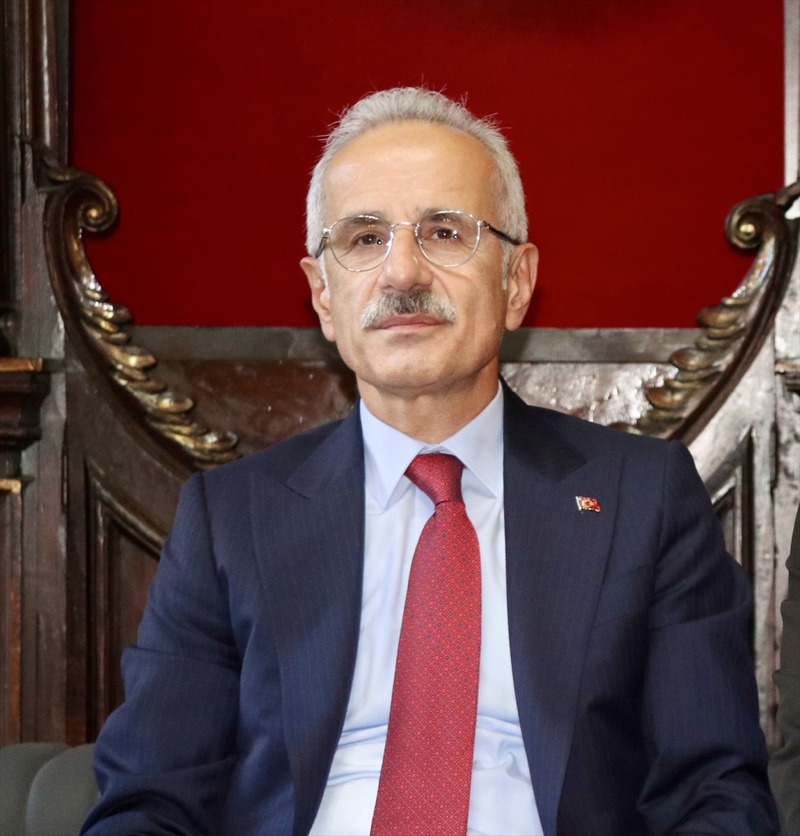 Ulaştırma ve Altyapı Bakanı Abdulkadir Uraloğlu, Trabzon Gazeteciler Cemiyeti'ni ziyaret etti....