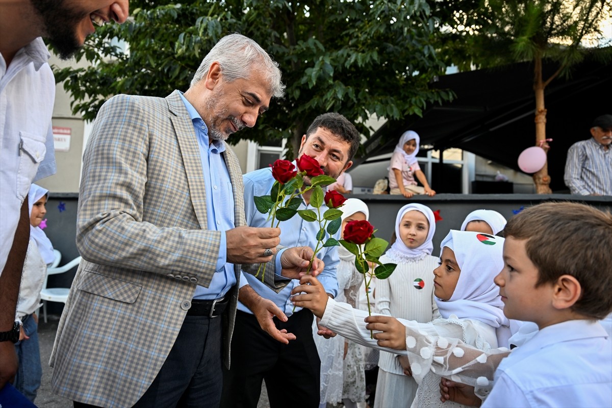 Ümraniye'de, Molla Hüsrev Camisi'ndeki yaz Kur'an kursunda çocuklar, etkinlik ve oyunlar oynarken...