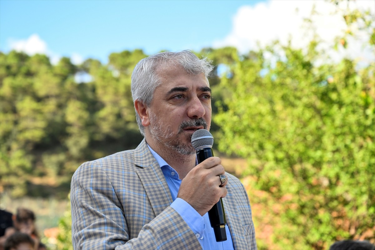 Ümraniye'de, Molla Hüsrev Camisi'ndeki yaz Kur'an kursunda çocuklar, etkinlik ve oyunlar oynarken...