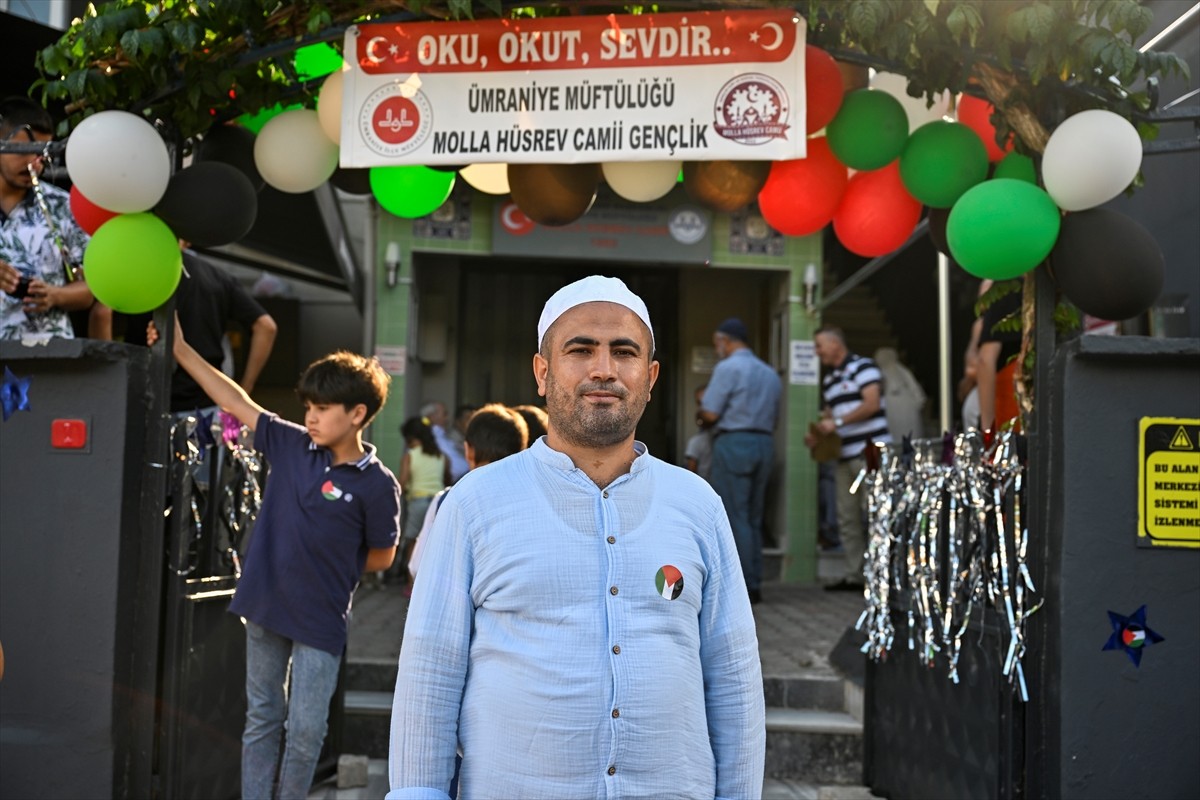 Ümraniye'de, Molla Hüsrev Camisi'ndeki yaz Kur'an kursunda çocuklar, etkinlik ve oyunlar oynarken...