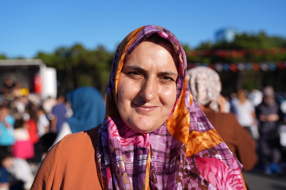 Ümraniye Belediyesi ve İlçe Müftülüğü işbirliğinde yaz Kur'an kursları kapanış programı Millet...