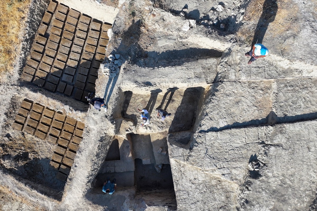 Van'ın Gürpınar ilçesinde, Urartu Kralı 2. Sarduri tarafından inşa edilen Çavuştepe Kalesi'nde...