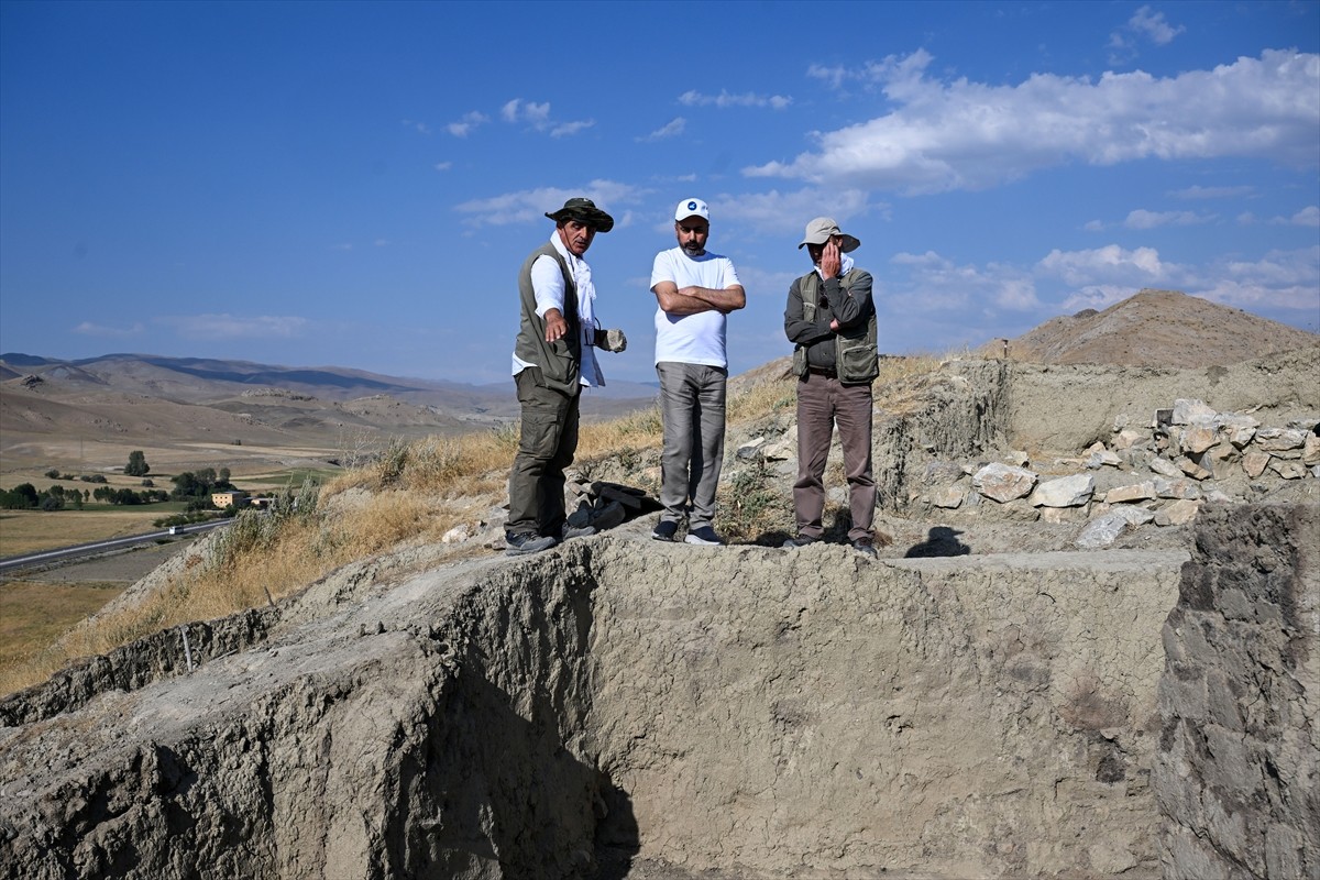 Van'ın Gürpınar ilçesinde, Urartu Kralı 2. Sarduri tarafından inşa edilen Çavuştepe Kalesi'nde...