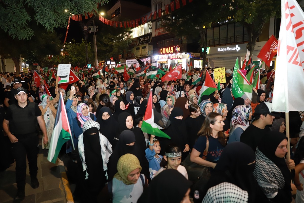 Van, Muş ve Bitlis'te İran'ın başkenti Tahran'da uğradığı suikastte yaşamını yitiren Hamas Siyasi...