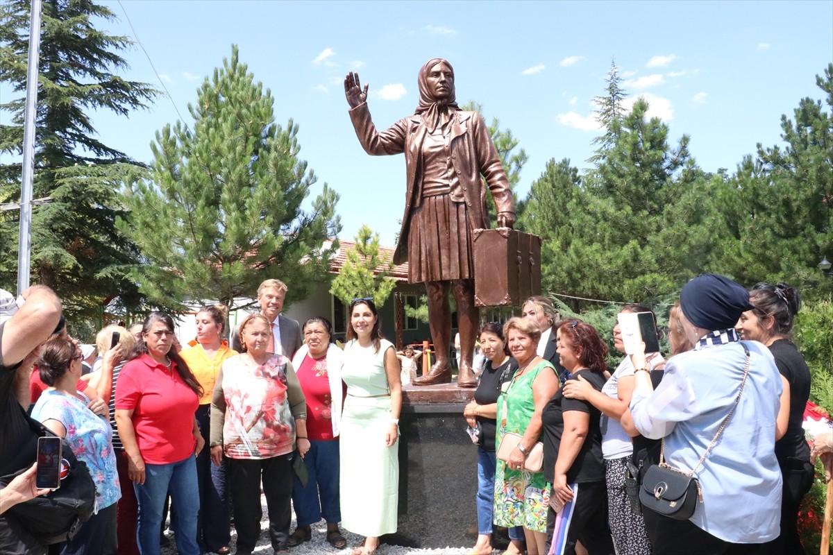 Yozgat'ın Sorgun ilçesine bağlı Bahadın beldesinde Türkiye'den Hollanda'ya çalışmaya giden...