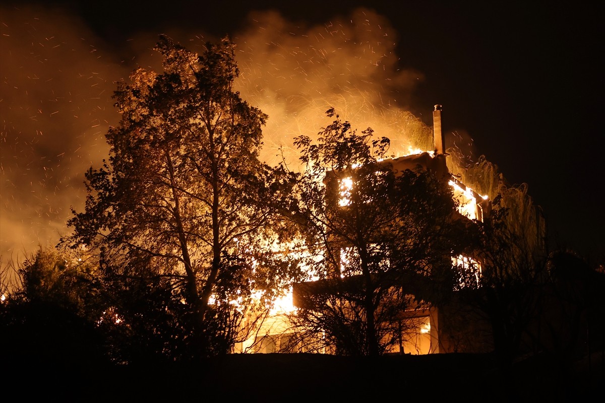 Yunanistan'ın başkenti Atina'nın doğusunda bulunan Varnava bölgesinde bugün öğleden sonra başlayan...