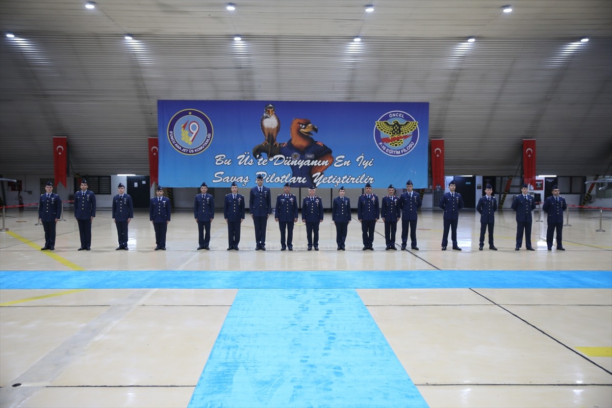 Balıkesir 9'uncu Ana Jet Üs Komutanlığında F-16 hazırlık eğitimlerini başarıyla tamamlayan...