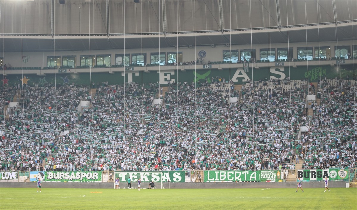 Bursaspor'un TFF 3. Lig'in ikinci haftasında Tokat Belediye Plevnespor'u sahasında ağırladığı maçı...