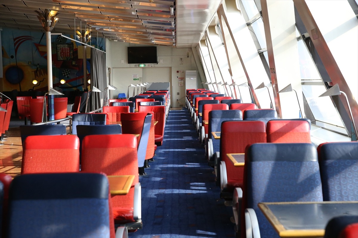 Hatay'da 6 Şubat 2023'teki depremlerin ardından İskenderun'da limana demirleyen ve eğitim öğretim...