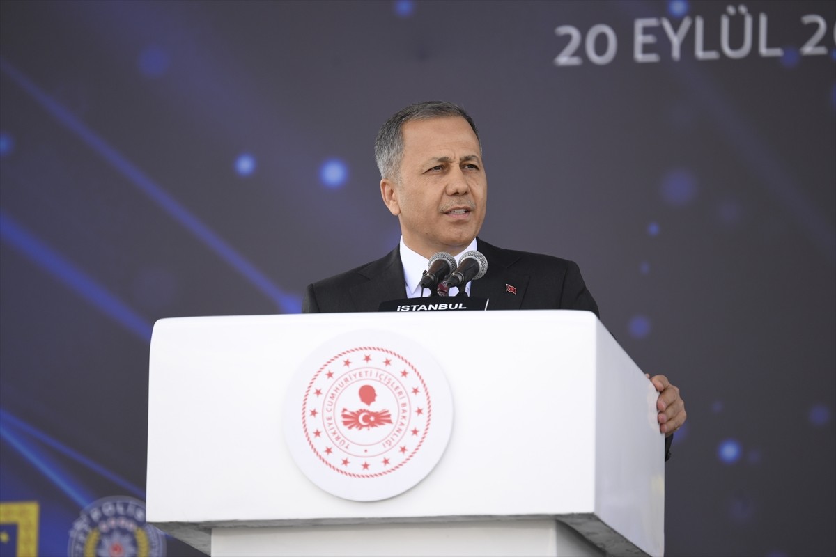 İçişleri Bakanı Ali Yerlikaya, Atatürk Havalimanı'nda, Jandarma ve Emniyet Teşkilatlarına 7204...