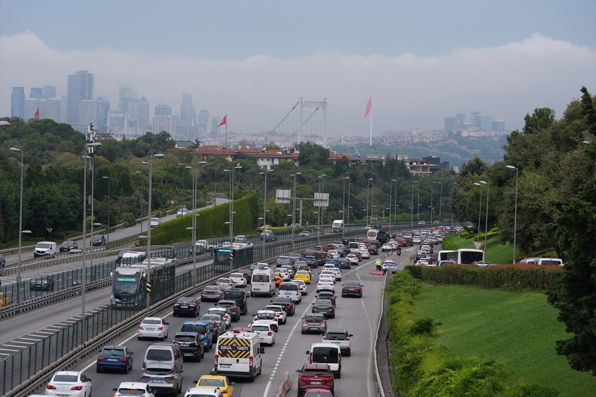 İstanbul'da haftanın ilk iş günü olması, okul öncesi ve ilkokul birinci sınıf öğrencilerinin uyum...