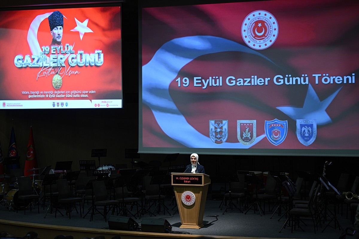 Milli Savunma Bakanı Yaşar Güler ile Aile ve Sosyal Hizmetler Bakanı Mahinur Özdemir Göktaş'ın...