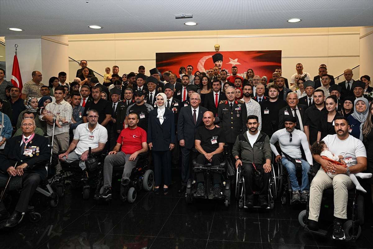 Milli Savunma Bakanı Yaşar Güler ile Aile ve Sosyal Hizmetler Bakanı Mahinur Özdemir Göktaş'ın...